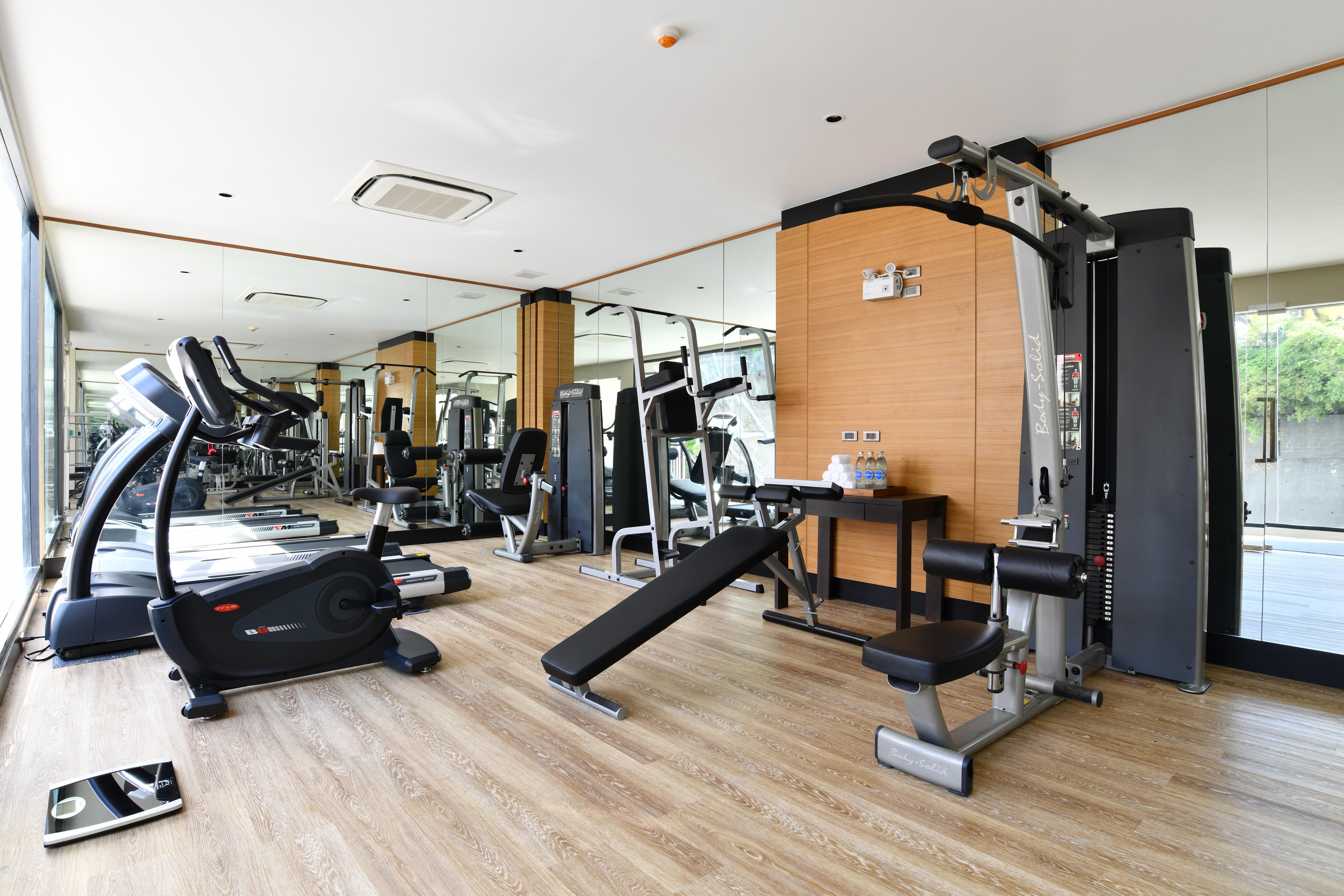 Skyview Resort Phuket Patong Beach Exterior photo A gym at a hotel