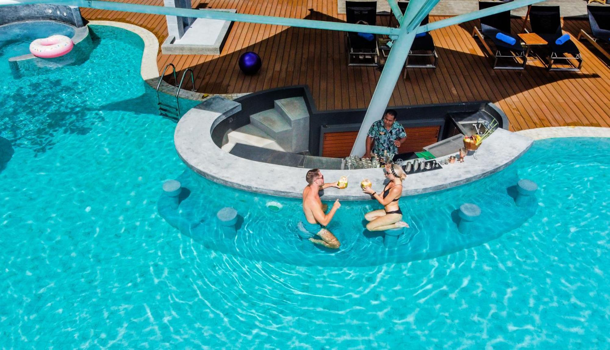 Skyview Resort Phuket Patong Beach Exterior photo The swim-up bar at the hotel