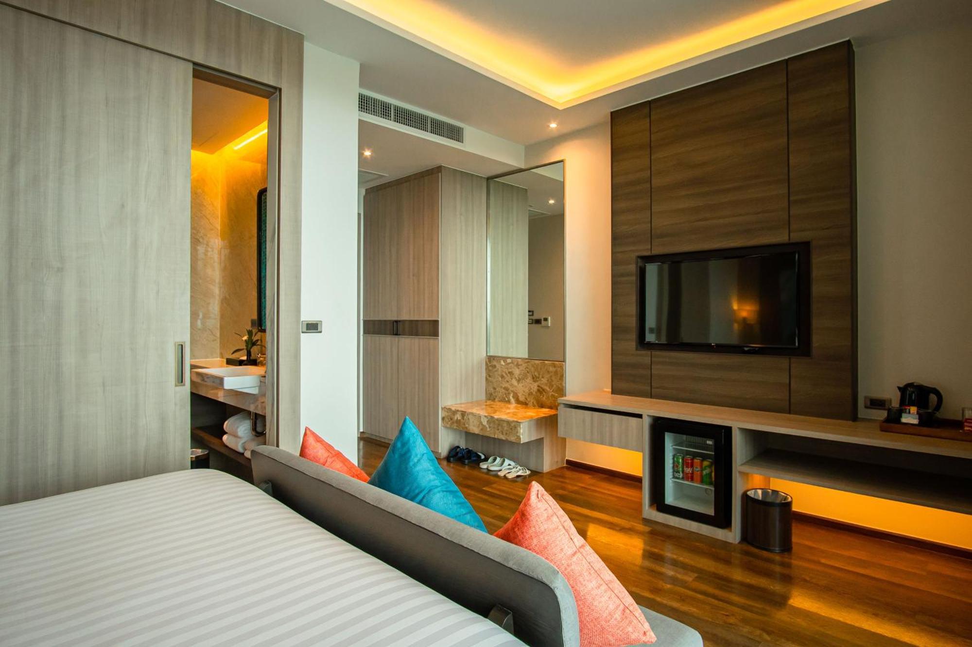 Skyview Resort Phuket Patong Beach Exterior photo Deluxe Room